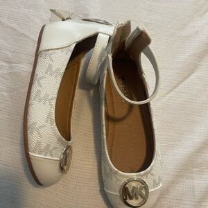 Michael Kors Kids White Dress Shoes with Silver Logo